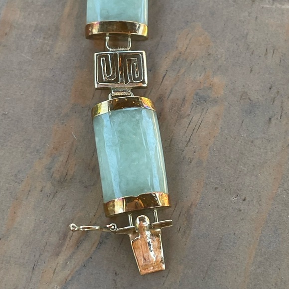 14k Gold & Jade Bracelet - Picture 3 of 9